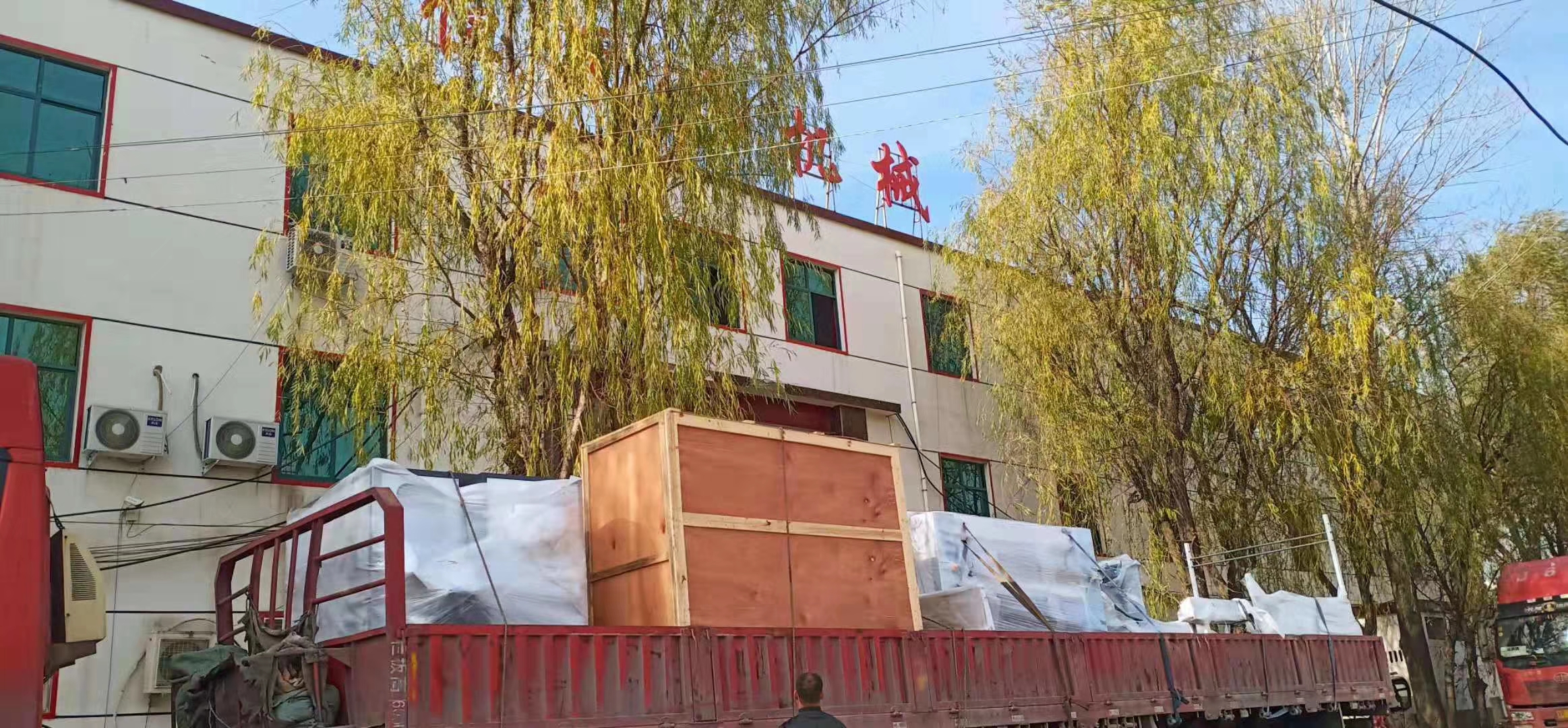 湖北客户7排抽纸机流水线发货